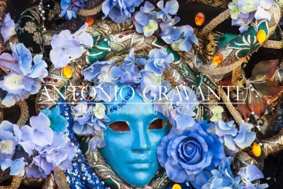 Download Blue Mask with Floral Decorations Exhibited During the Carnival of Venice - Deco Collection